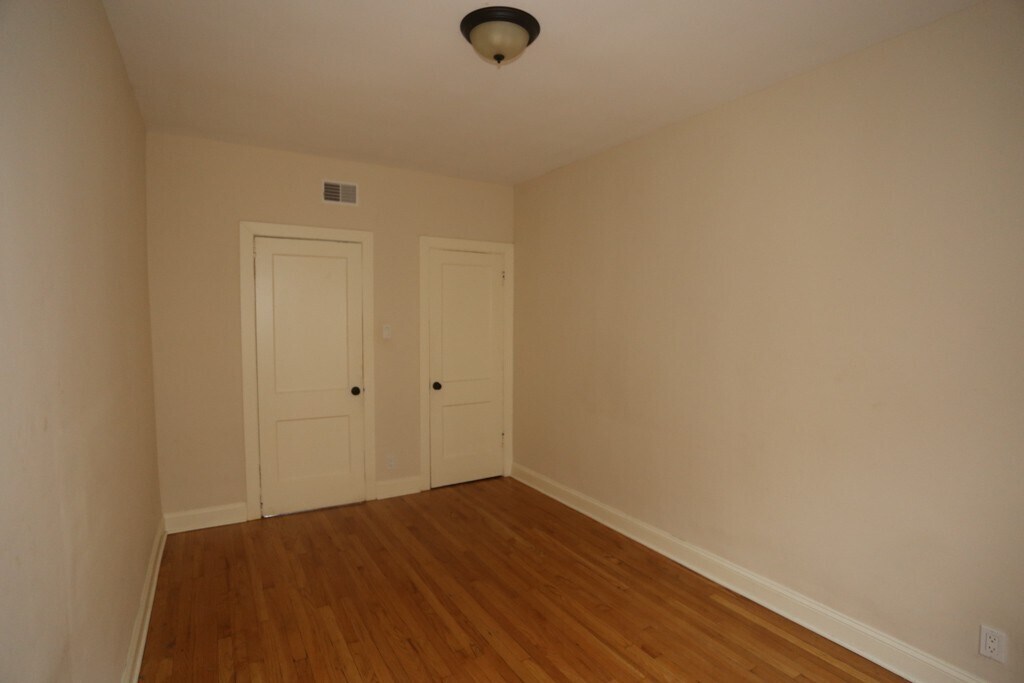 Building Photo - 4045 N Ashland Ave