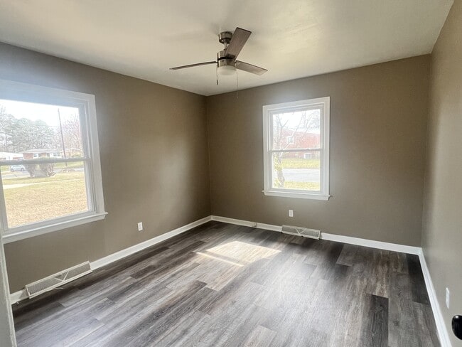 Building Photo - 709 Oxford St