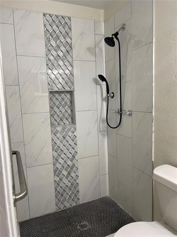 Building Photo - 2519 Larchmont Dr