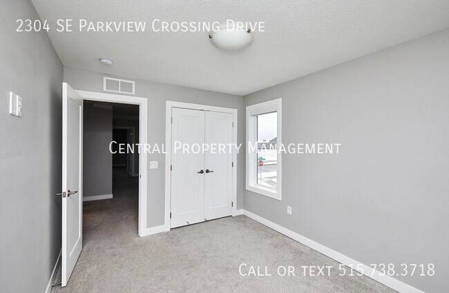 Building Photo - 2304 SE Parkview Crossing Dr