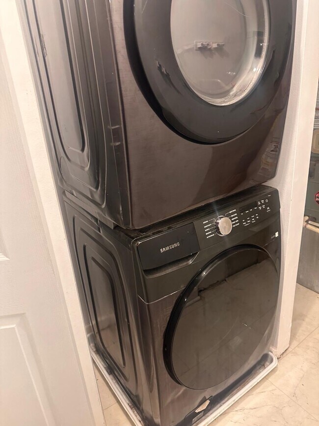 Building Photo - 1717 Trinidad Ave NE