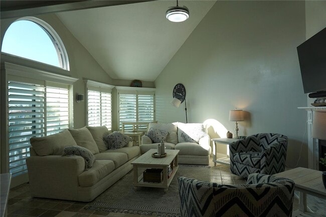 Building Photo - 534 Pinellas Bayway S