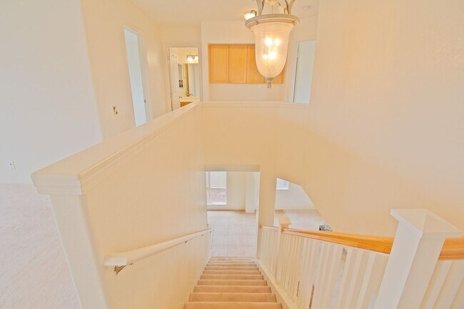 Building Photo - Stunning 4-Bedroom Home with Solar and Sal...