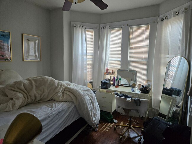 Building Photo - NO BROKER FEE!!!   MISSION HILL 5 BED/2 BATH WITH IN-UNIT LAUNDRY!!