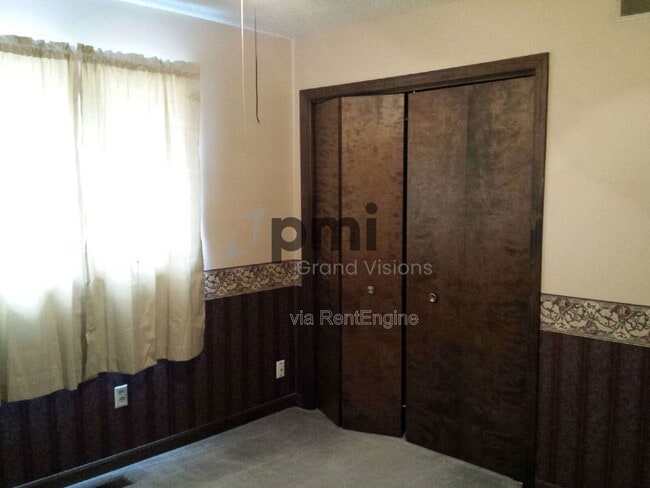 Building Photo - 536 W Ash Ave