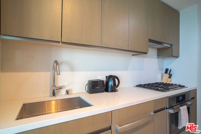 Building Photo - 889 Francisco St