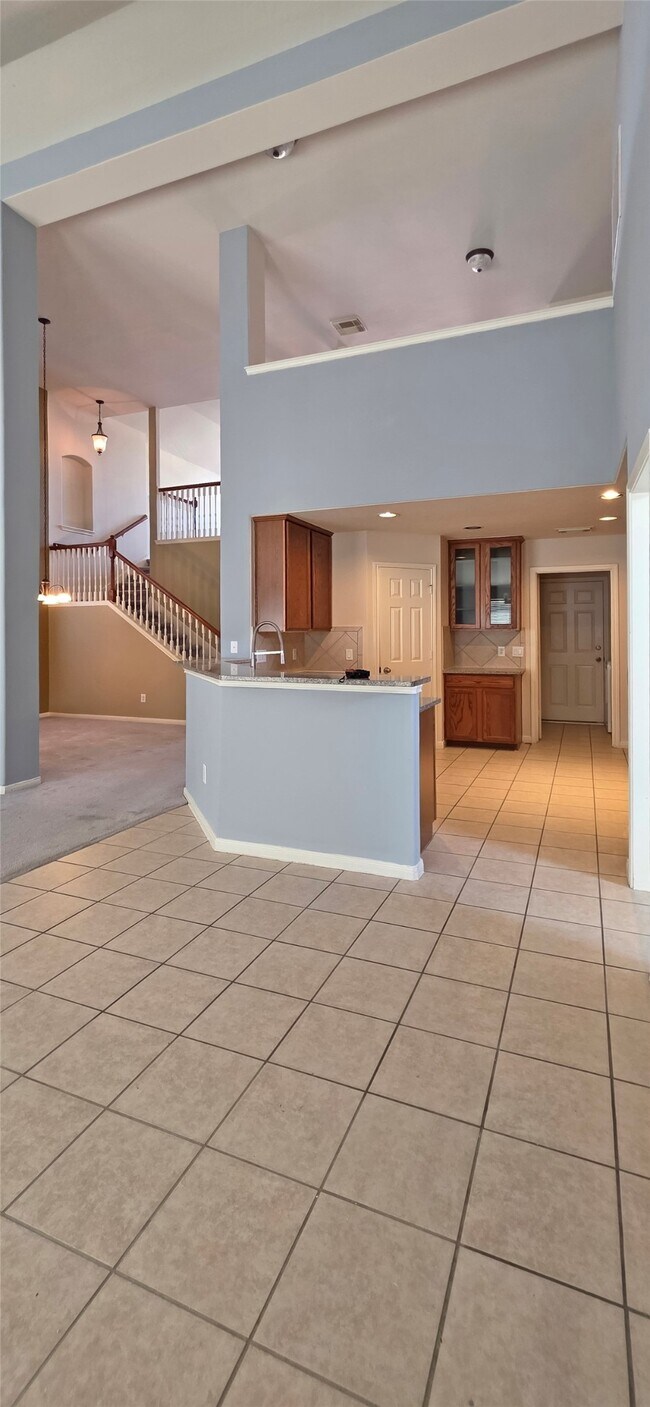 Building Photo - 2202 Drake Falls Dr