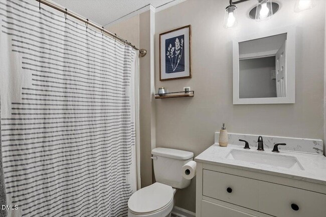 Building Photo - 204 Charles St