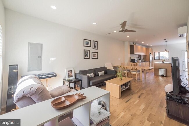 Building Photo - 439 Moyer St