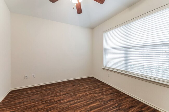 Building Photo - $1850 3/2/2 with office/flex space in family friendly neighborhood in Forney!