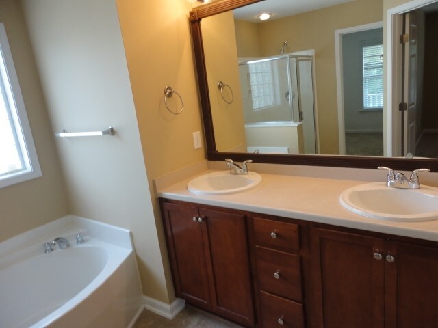 Building Photo - 104 Pearson Place