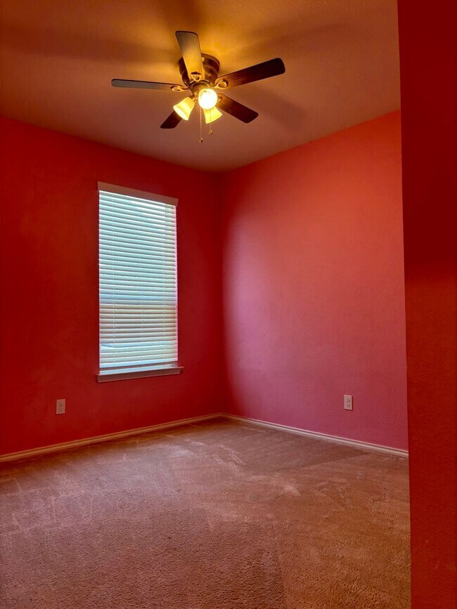 Building Photo - ? Beautiful 4-Bedroom Single-Story in Fort...