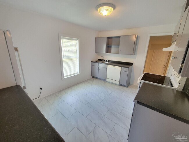 Building Photo - 714 N 49th Ave