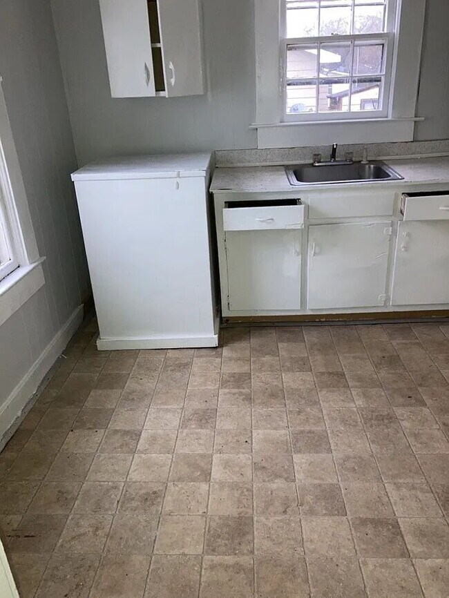 Building Photo - 207 Sims Dr