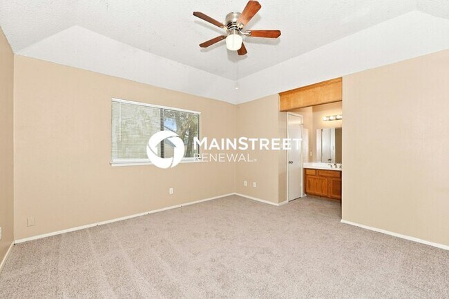 Building Photo - 3 Bedroom Pet-Friendly Home in Grand Prairie, TX with Main Street Renewal