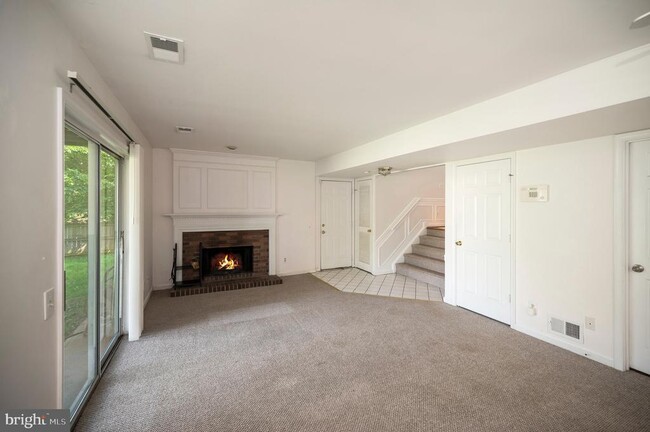 Building Photo - 17 Banbury Ct