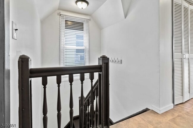 Building Photo - 592 Summer Ave