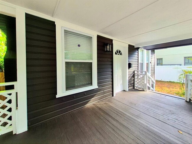 Building Photo - 314 E Park Ave