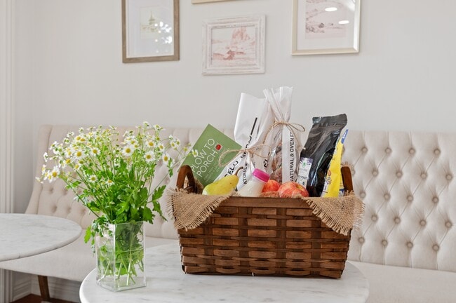 Building Photo - 1476 Crestline Dr