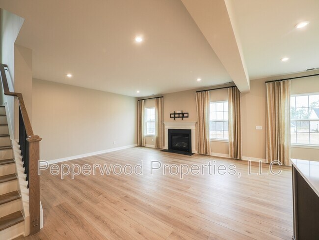 Building Photo - 7204 Red Cedar Trl