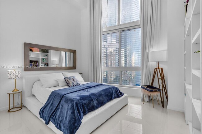 Building Photo - 465 Brickell Ave