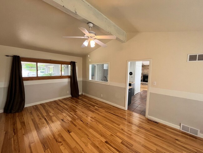 Building Photo - Spacious & Secluded 2BR/2BA Wauwatosa Sing...