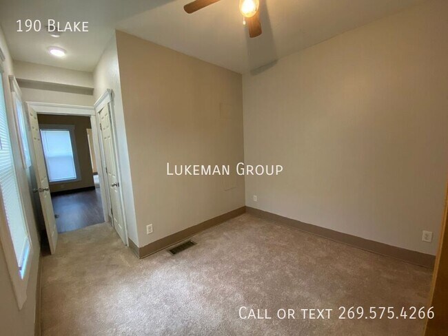 Building Photo - 190 Blake-