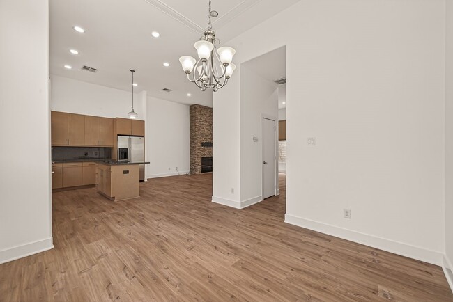 Building Photo - 724 Ruthven St