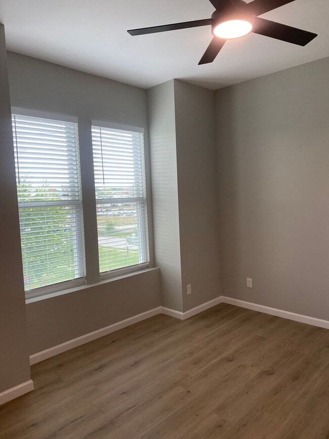 Building Photo - Beautiful Renovated Condo in The Hill