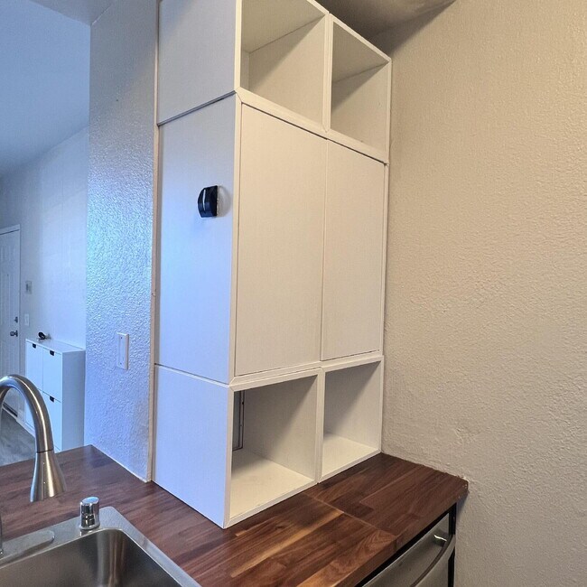 Building Photo - 2 Bed, 2 Bath condo, ground floor unit