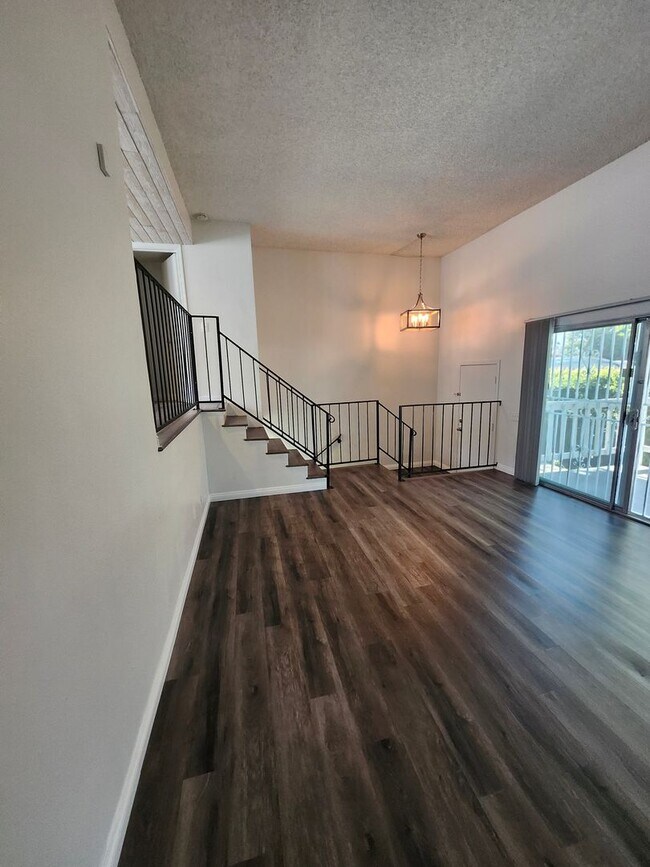 Building Photo - 1441 W Village Ln