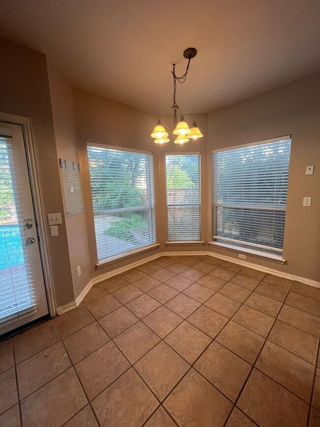 Building Photo - Custom Goodman home in Crimson Ridge w Pool!