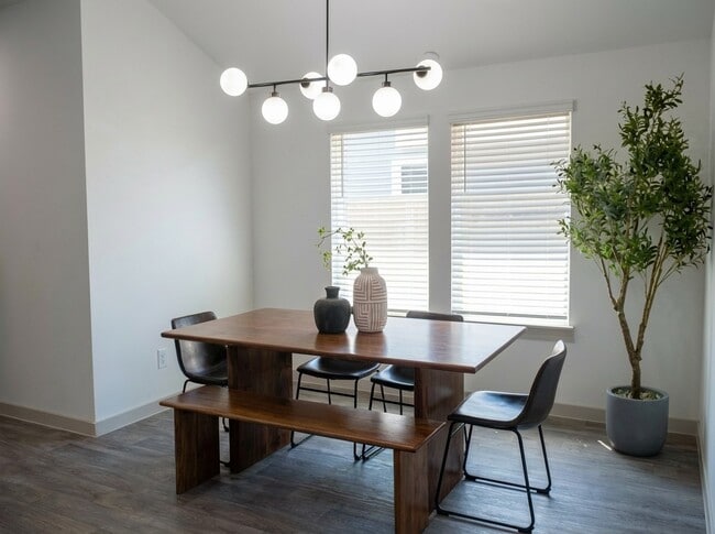 Building Photo - 12918 Wempe Wy