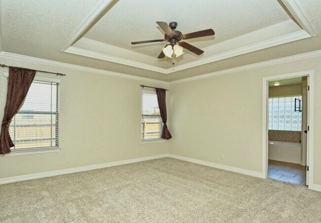 Building Photo - Harker Heights Home With Upgraded Features