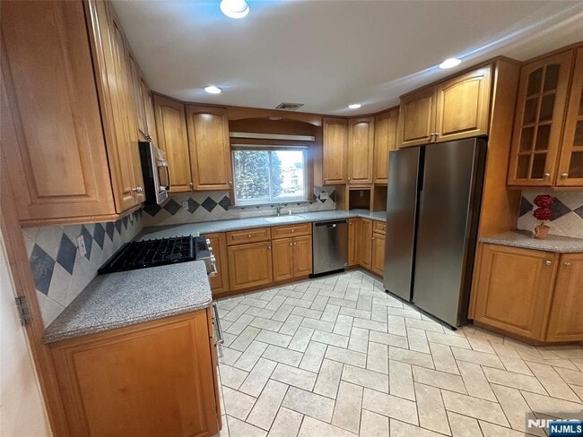 Building Photo - 74 Rosemont Ave