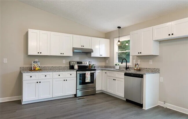 Building Photo - 415 Atwell Dr