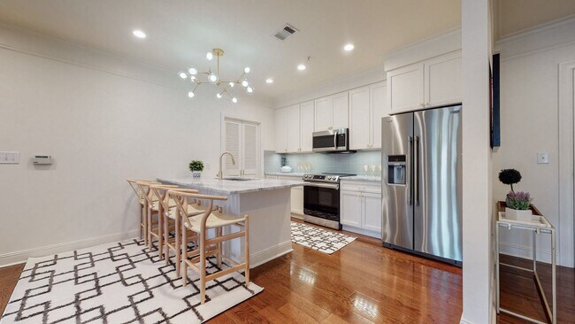 Building Photo - Amazing East Nashville 2 Bed/ 2 Bath Condo...
