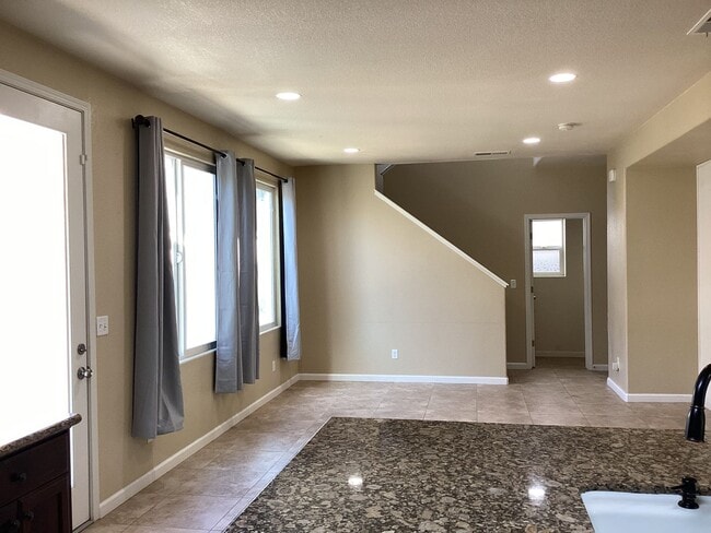 Building Photo - 7479 E Giavanna Ave