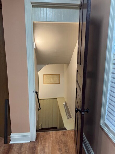 Staircase to Basement / Strage - 45 Saint Johns Pl