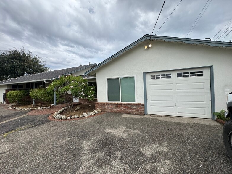 One car garage - 11305 Sheldon St