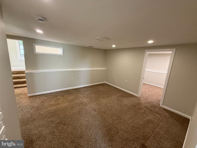 Building Photo - 417 Greenview Dr