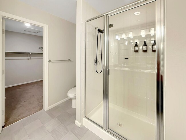 Building Photo - $0 DEPOSIT OPTION. BRIGHT AND SPACIOUS 3-B...