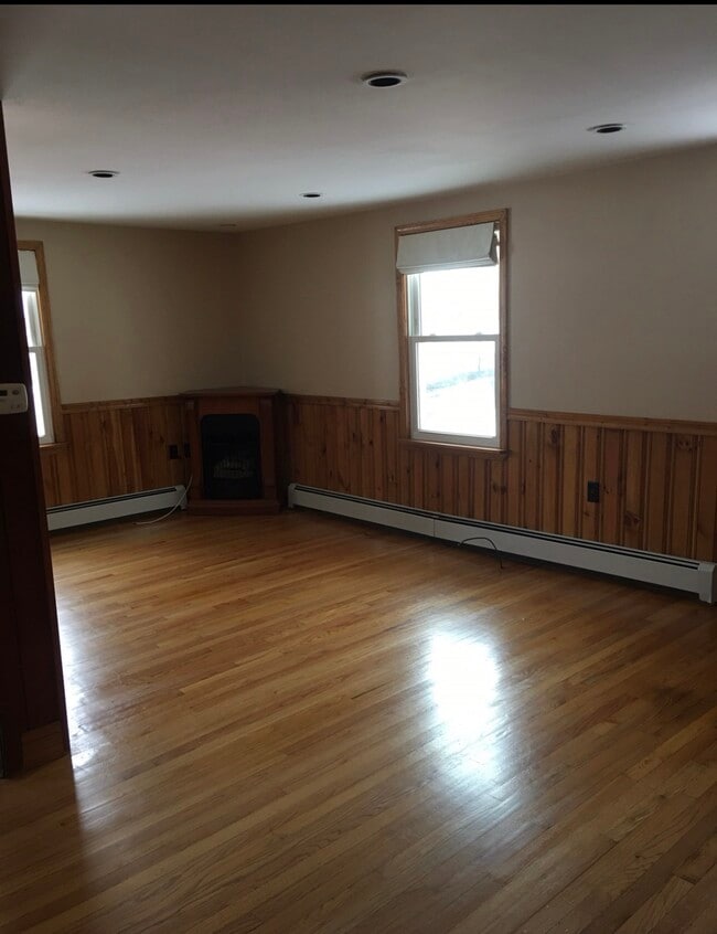 Building Photo - 1281 NY-9P