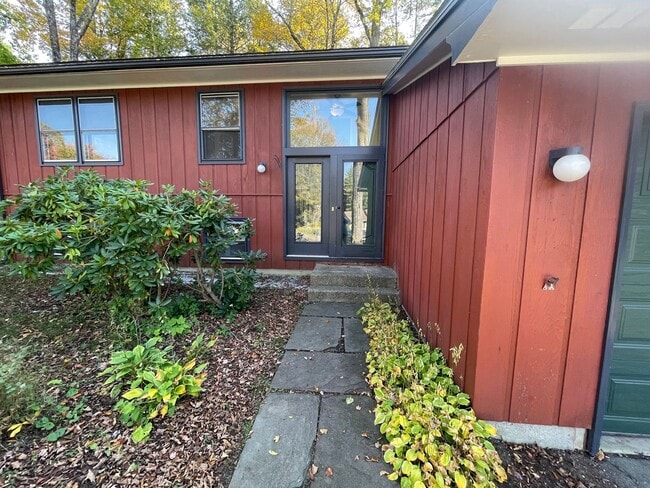Building Photo - 4BR/1.5 Bath in Dalton – $2,800/mo Peacefu...
