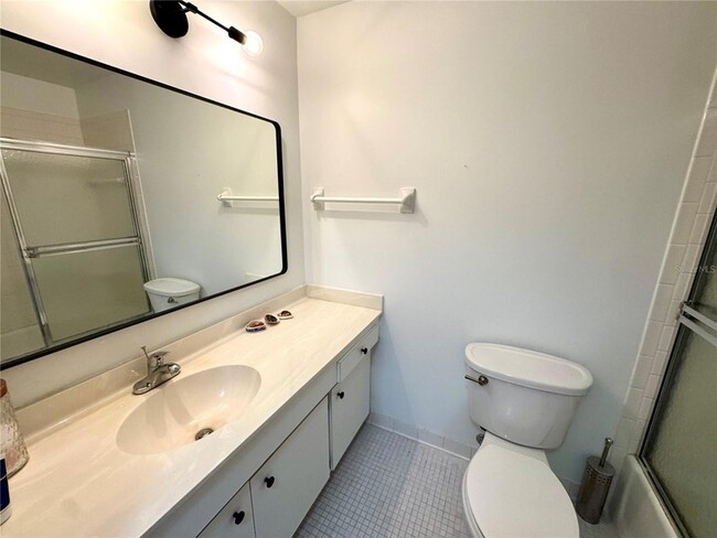 Building Photo - 6999 W Country Club Dr N