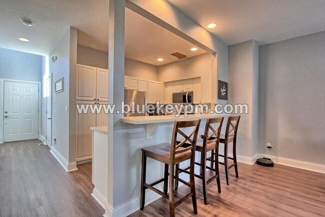 Building Photo - 2 Bed, 2.5 Baths Townhome in Beaverton Nea...
