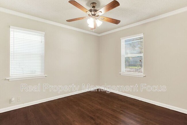 Building Photo - 1725 Brake Dr