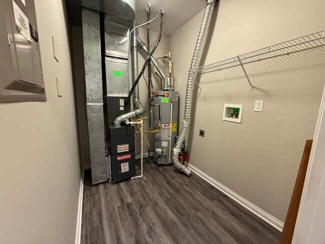 Building Photo - Beautiful 2 Bedroom Condo in Dorsey Village