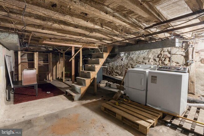 Building Photo - 2041 Pemberton St