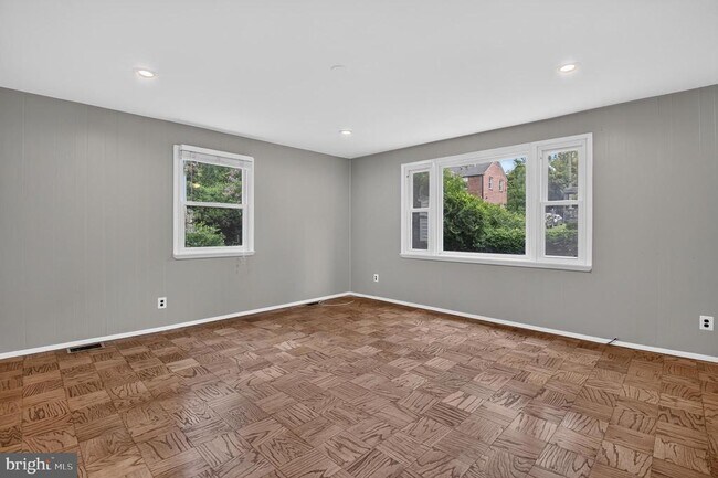 Building Photo - 9315 Linden Ave